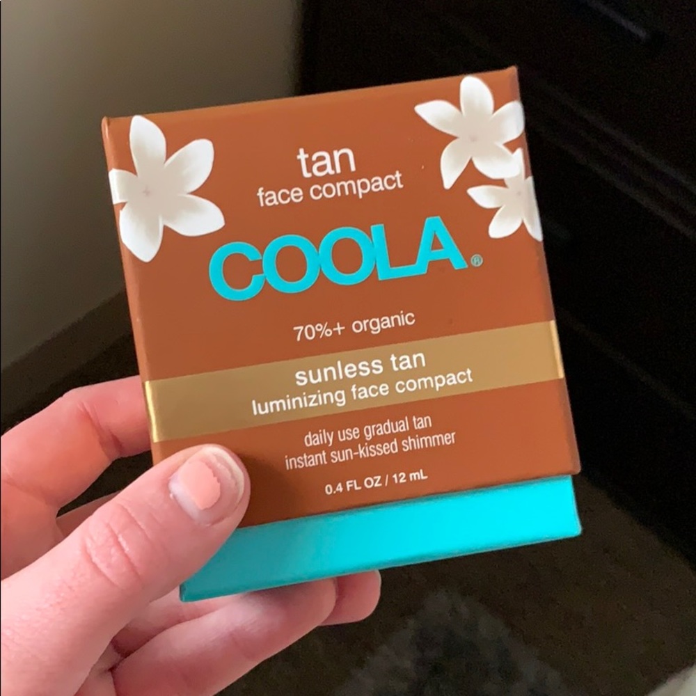 COOLA tan face compact